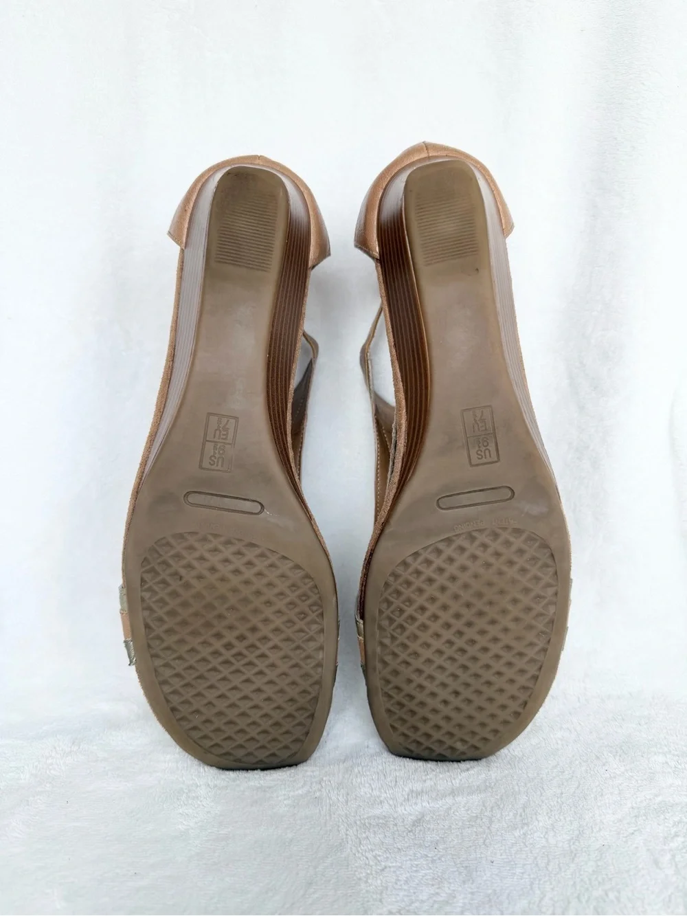 Aerosoles Light Brown Wedge Sandals Womens Size 9.5M Side Buckles